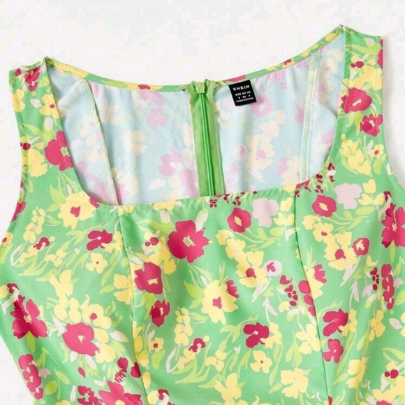 Vacation Style Green Ditsy Floral Dress - Picture 5 of 6